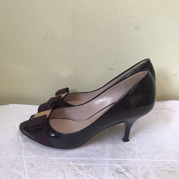 Salvatore Ferragamo Vara Open Peep Toe Pumps Bow Logo Patent Leather Shoes Heels - Picture 2 of 16